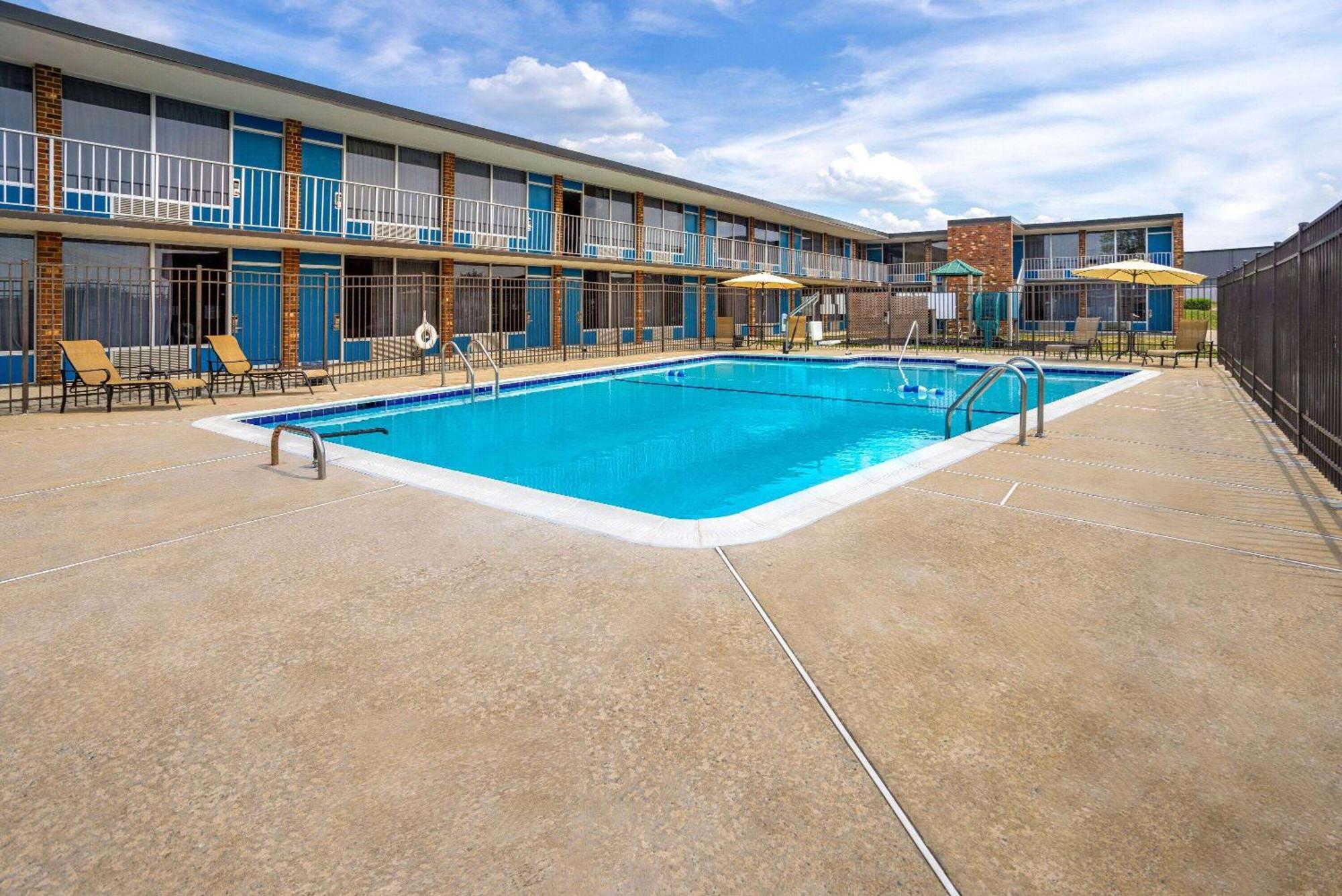 Days Inn Of Frederick By Wyndham Exterior photo