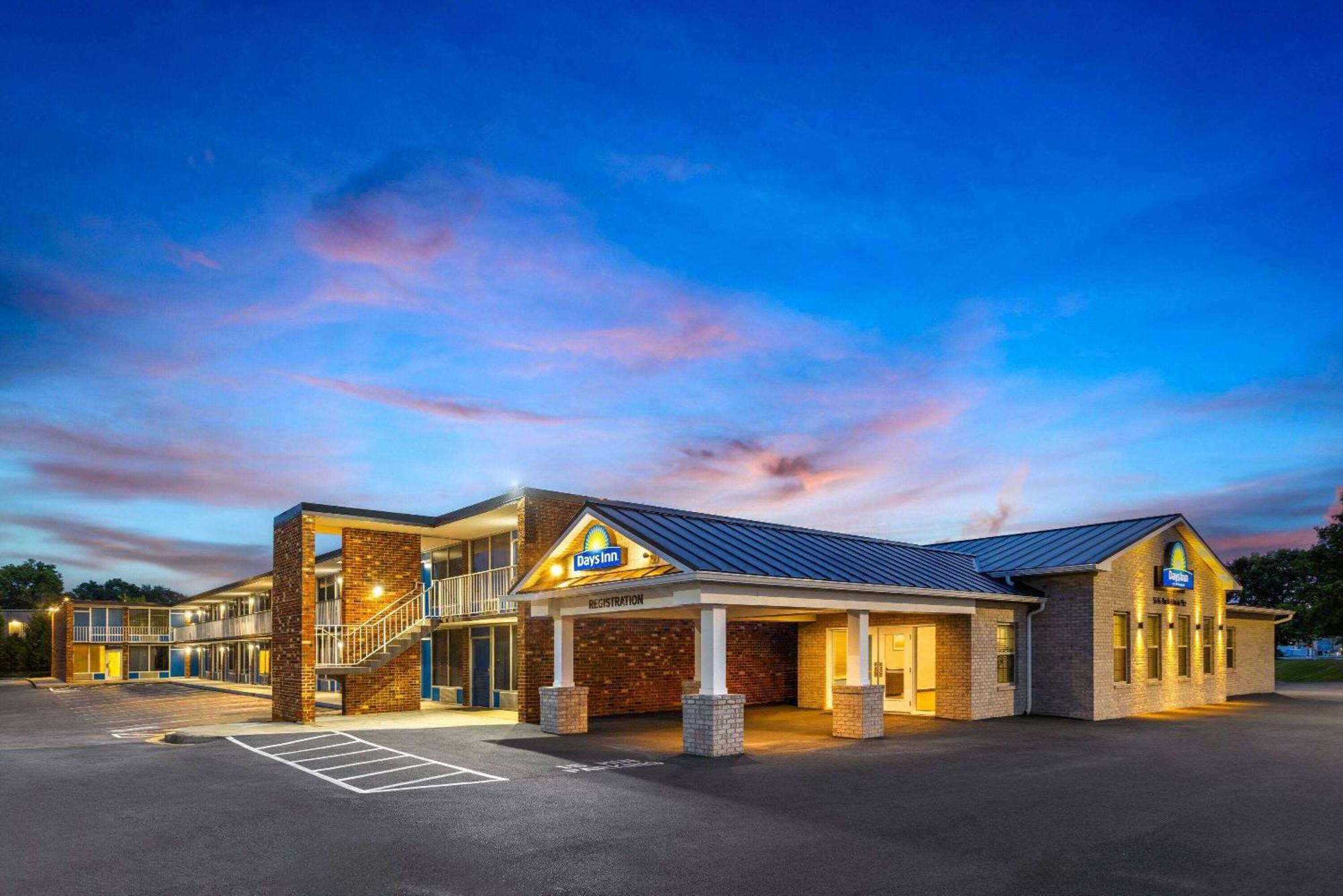 Days Inn Of Frederick By Wyndham Exterior photo